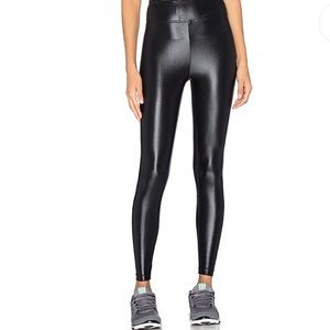 Lustrous High Rise Legging in Black
